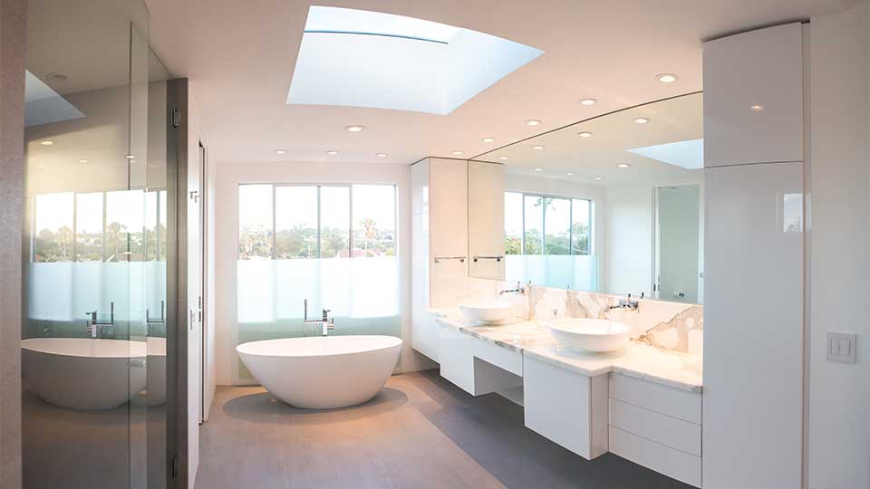 modern_high_gloss_white_bathroom_cabinets_in_del_mar