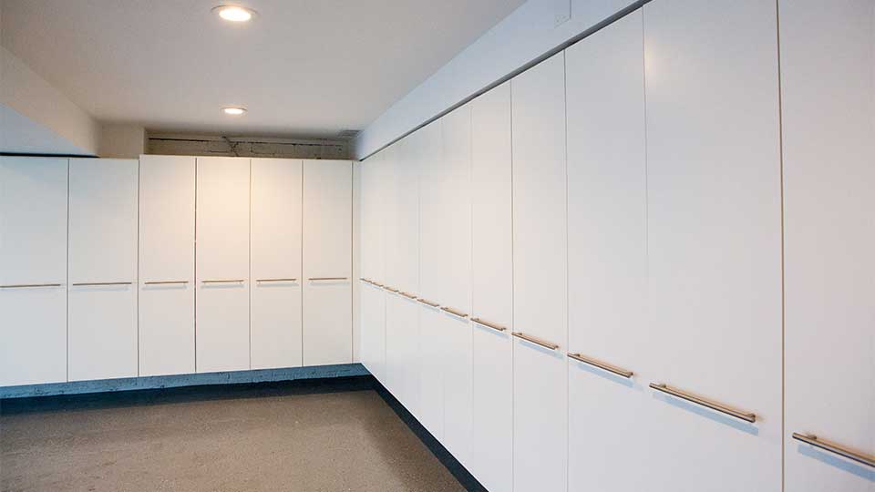 modern_high_gloss_white_garage_cabinets_in_del_mar