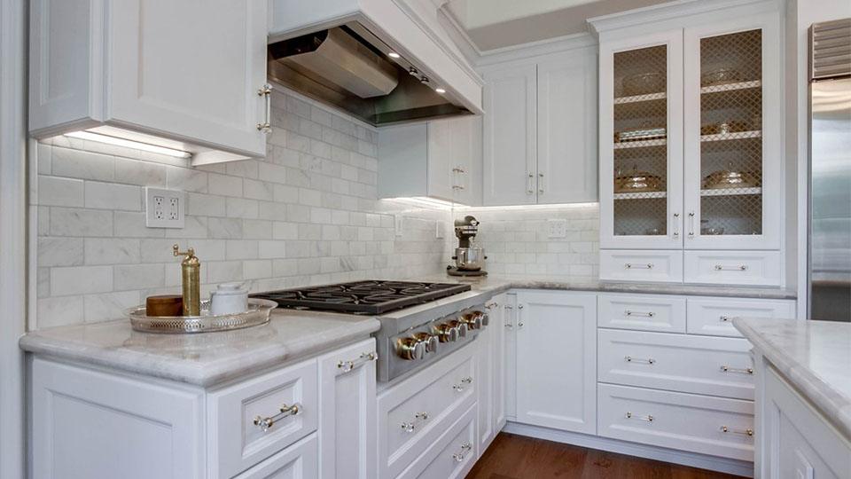 timeless_white_cabinets_-_kitchen