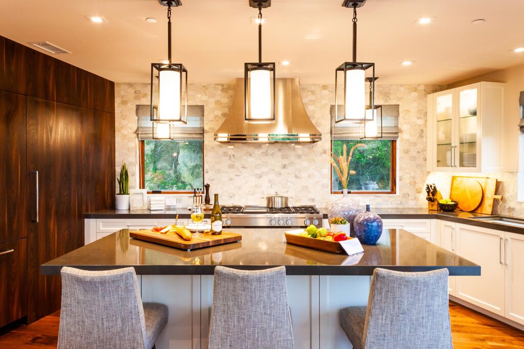 Modern Cleaf & Aluminum Cabinets In Del Mar